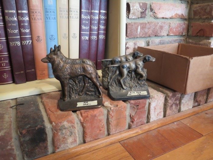 iron dog bookends