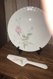  Cake plate with matching server 