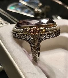 Stunning vintage 14K gold and amethyst  ring w seed/pearls 