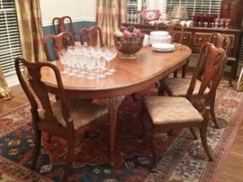 Beautiful mahogany dining table with eight chairs (includes two leaves)