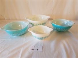 Vintage Pyrex Butterprint Nesting Bowls