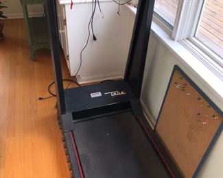 Treadmill (priced to sell!!!)