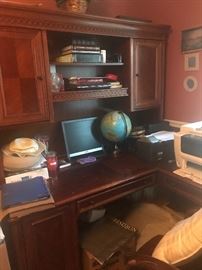 Solid oak wood computer dask huge and lot of storage area$75:00
