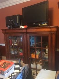 Book cabinet oak wood glass salves gorgeous look$75:00
