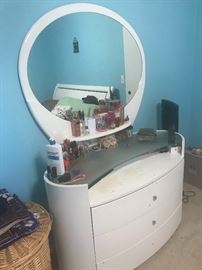 Dressing table contemporary style synthetic clean finish $80:00
