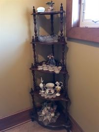 Corner Shelf, Decorative Items