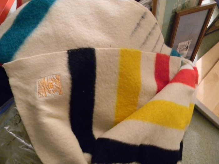 CLEAN Hudson Bay 4 Strip Blanket (usually about 70-72" x 84-87" - this is at least a queen size if not bigger)
