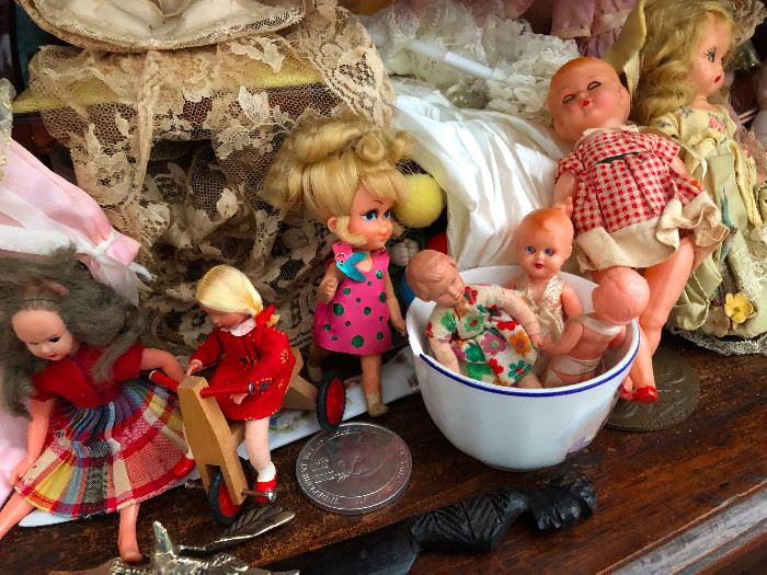Check out that swinging go-go doll with the 60s beehive in the middle.