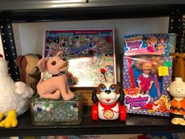 That is the Taco Bell Chihuahua on the left