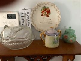I can't get over that kitten-shaped biscuit barrel? Pie plate with cover?
