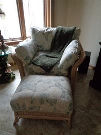 Bassett wicker chair w/ottoman