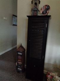 holds many CD's