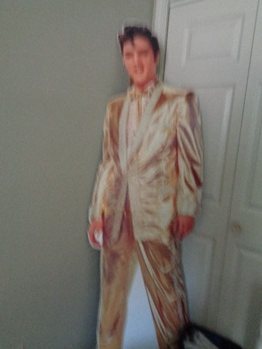We all know Elvis is still alive. He might come to the sale!!