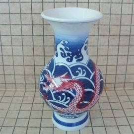 Excellent Blue and White Dragon Chinese Vase