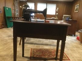 Antique Singer Sewing in Mahogany Cabinet https://ctbids.com/#!/description/share/87967