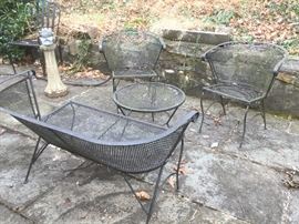 Metal Patio Set https://ctbids.com/#!/description/share/88280