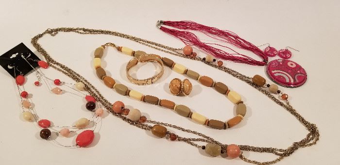 Trio of Beaded Jewelry Sets https://ctbids.com/#!/description/share/89480
