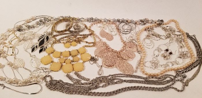 Gold, Silver, and Rose Gold Toned https://ctbids.com/#!/description/share/89493
