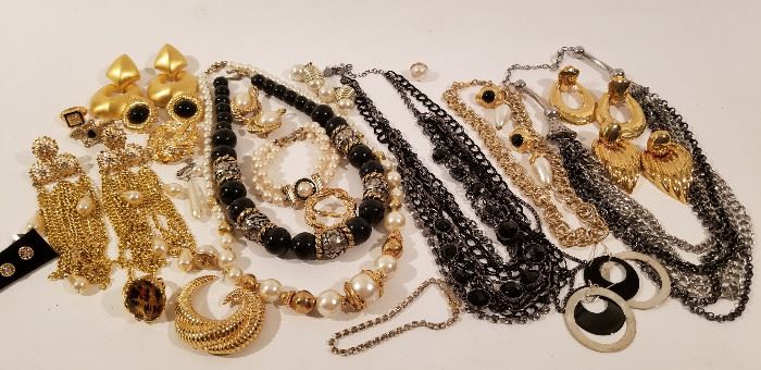 Black, Gold, Silver, and Pearl https://ctbids.com/#!/description/share/89495