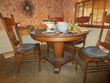 Very nice oak table and chairs