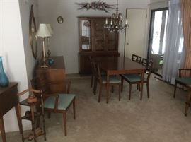 Very nice mid Century dinningroom set.