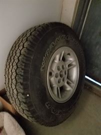 New Wrangler 31 x 10.50R15LT tire with rim