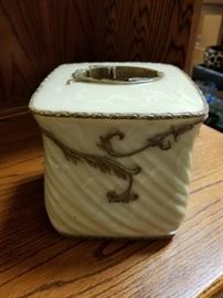 Stunning tissue holder