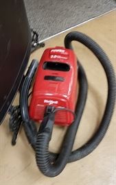 Dirt Devil compact vacuum with hose