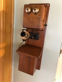 Antique  Stromberg Carlson crank telephone