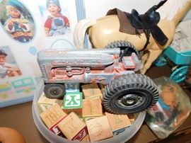 Hubley Tractor/Blocks