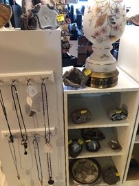 Geodes and Necklaces