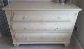 Ethan Allen dresser