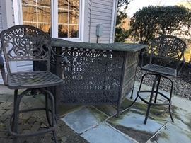 Fossil Verona Cast Aluminum Bar w/ 2 Bar Stools