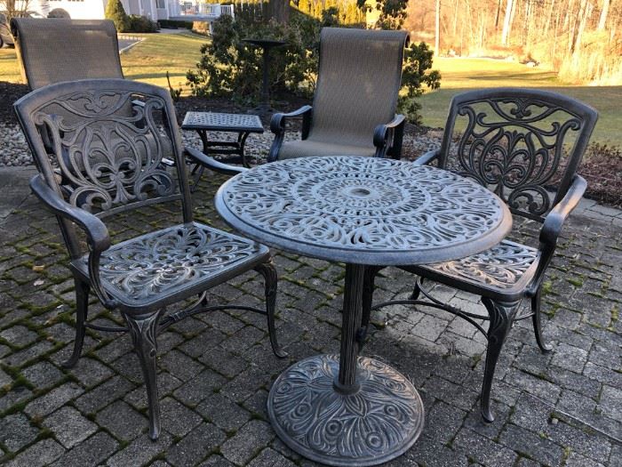 Fossil Verona Cast Aluminum Table w/ 2 Chairs