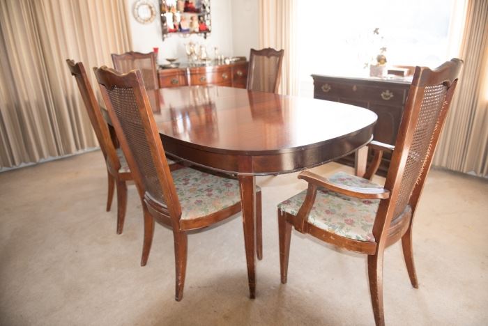 Drexel Mahogany Dining Room Table with 3 Leaves and 5 Chairs