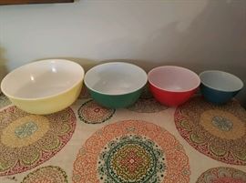 Pyrex set 4 pc