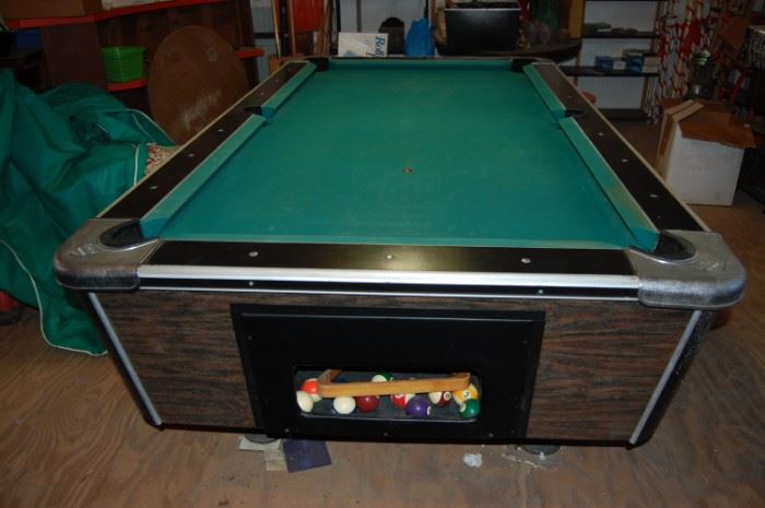 Vintage United Pool table-great shape!