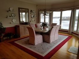 This is a stunning dining set!