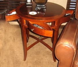 Wood accent table has 4 drawers which open