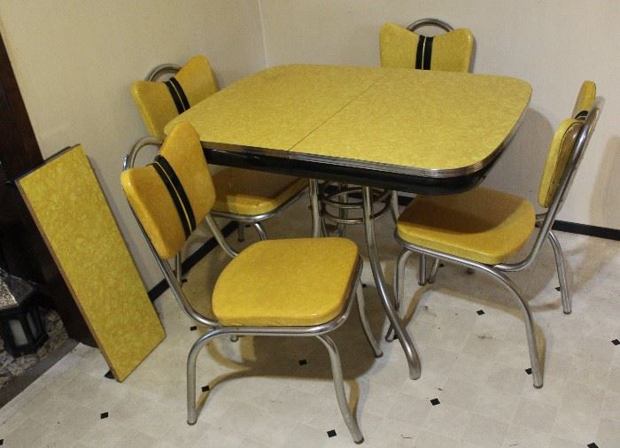 A genuine retro Kuehne kitchen table with 4 chairs and a leaf.