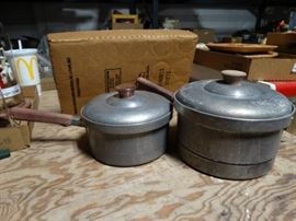 Lot of 2 Pots