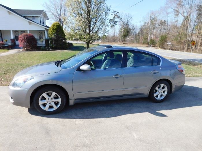 2008 Nissan Altima(69000 miles/Silver/Loaded/4 Cylinder)