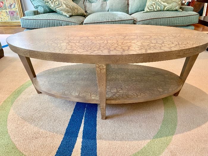 Oval coffee table with crackle finish