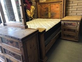 Gorgeous with a complete Queen set