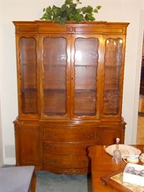 China cabinet in beautiful condition