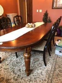 Thomasville oval table, 2 leaves, 6 side chairs, 2 arm chairs,