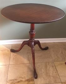 Pedestal Table 