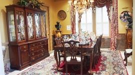 Very Pretty China Cabinet, Table w/ 8 chairs (2 leaves)