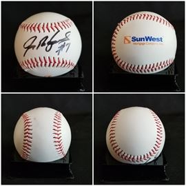 Signed baseball. Ivan "Pudge" Rodriguez (HOF). Estate sale price: $200