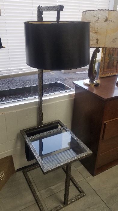 FUNKY lamp table with leather mag holder